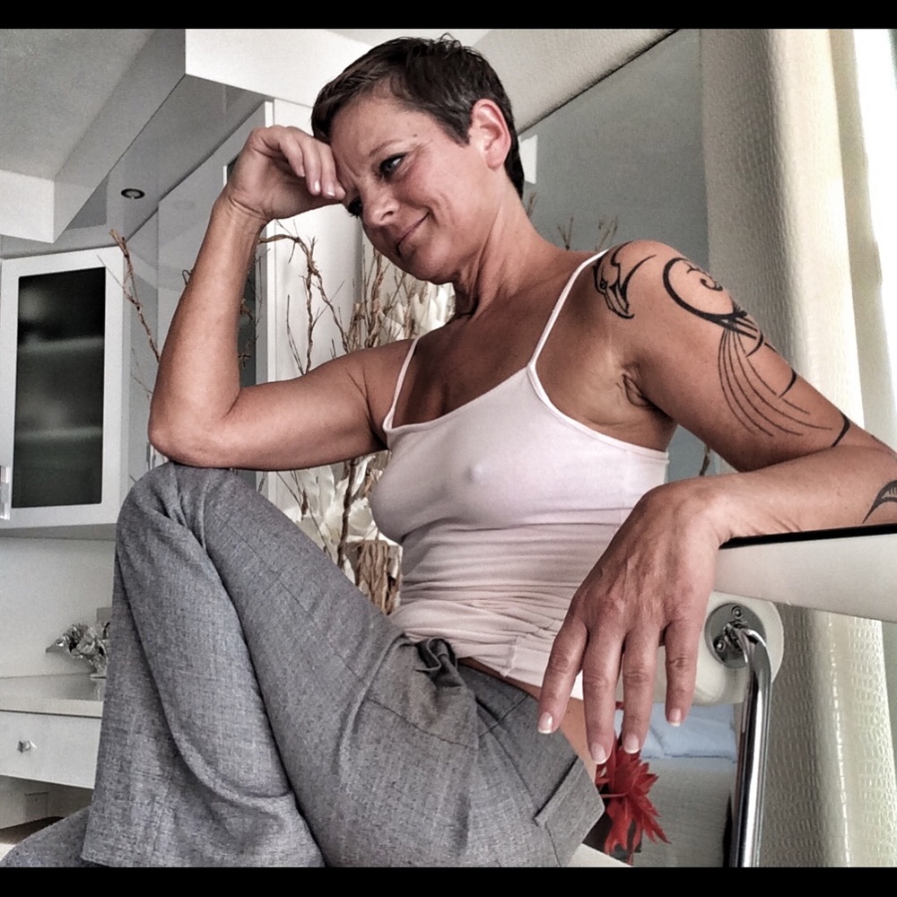 Meet your Posher, Joy